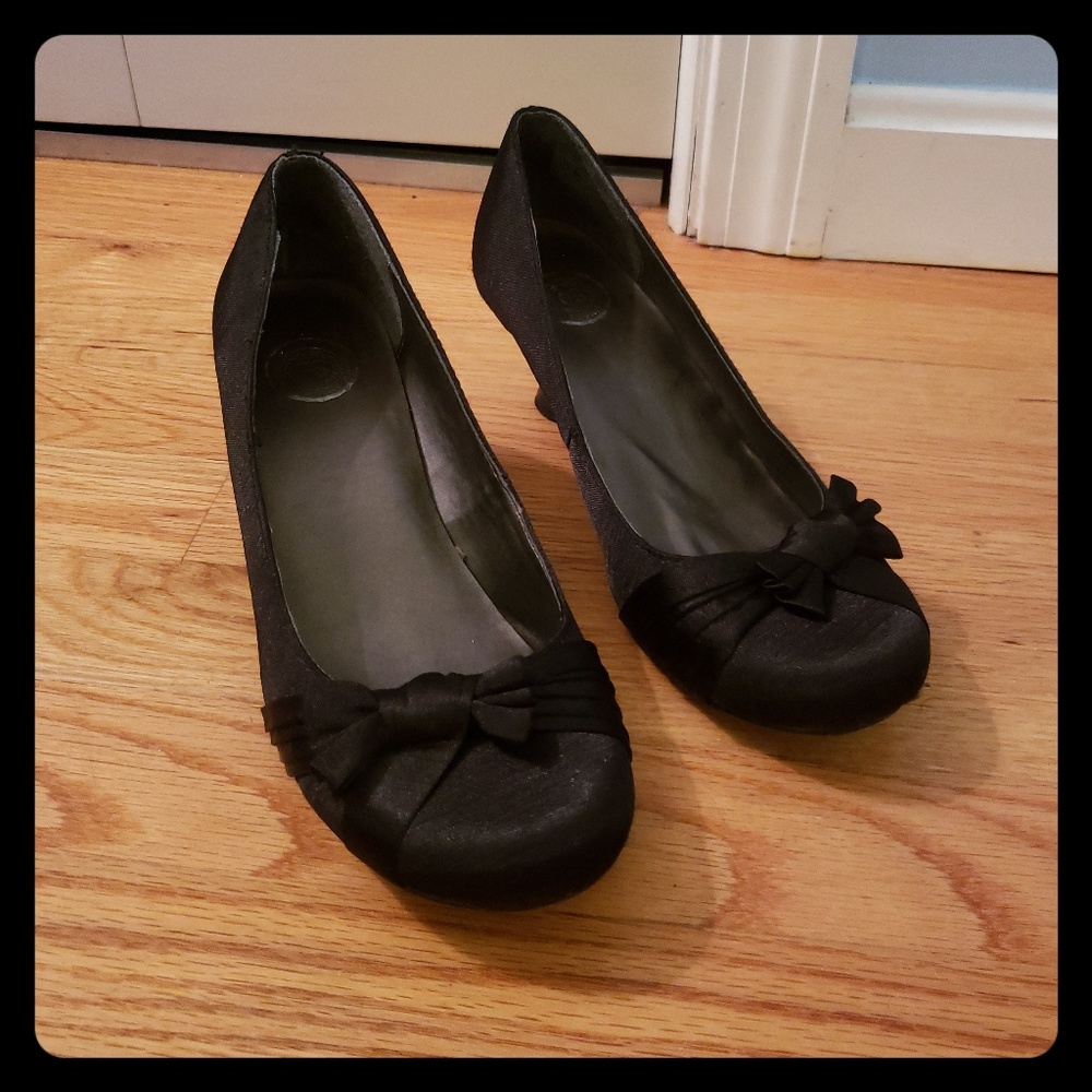Black heels with bow detail 🎀